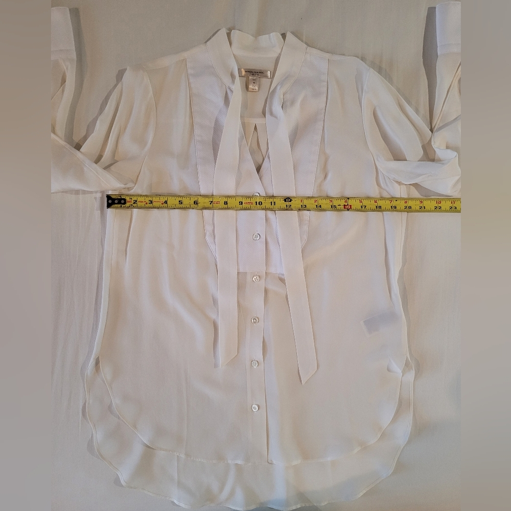 BANANA REPUBLIC NWOT white 100 % silk blouse. - Picture 4 of 10